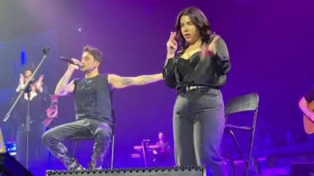 "Sei tu" oltre il silenzio: Fabrizio Moro sul palco con Giorgina Lo Nardo, la canzone rivive in lingua dei segni