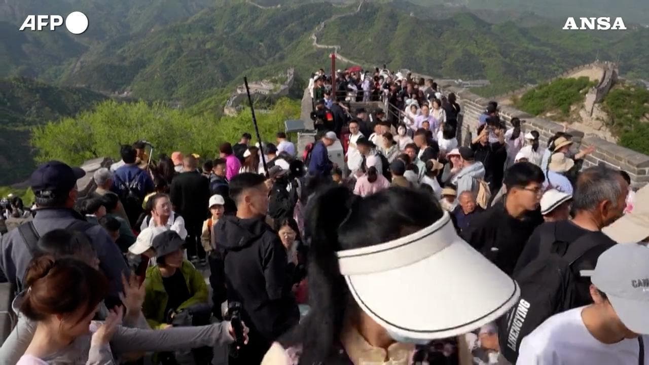 Cina, nella "Settimana d'oro" i turisti prendono d'assalto la Grande Muraglia