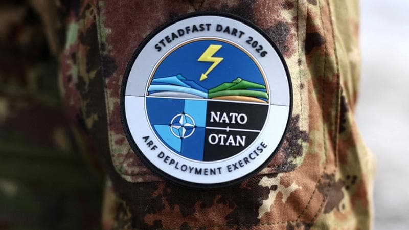 Bergen (Germania), 19 febbraio: lo stemma della Steadfast Dart, la più grande esercitazione Nato del 2026