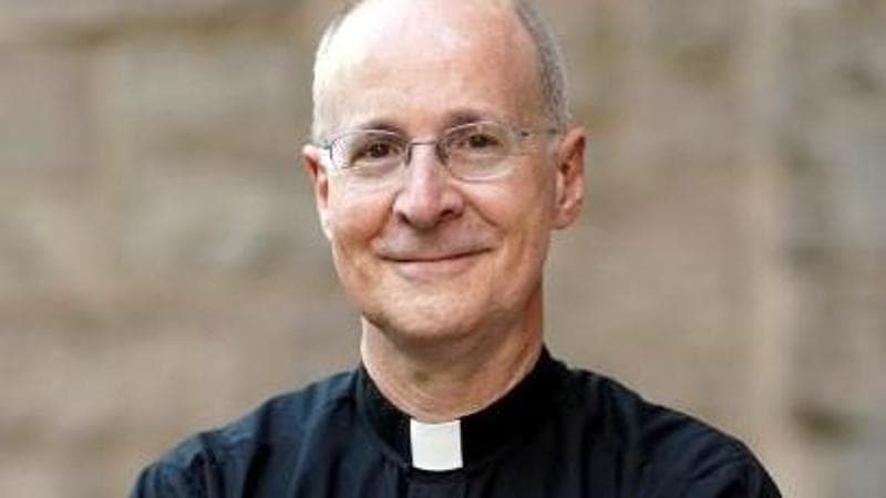 Anteprima: James Martin: “Assurde le critiche al Papa, ora il presidente Trump ascolti”