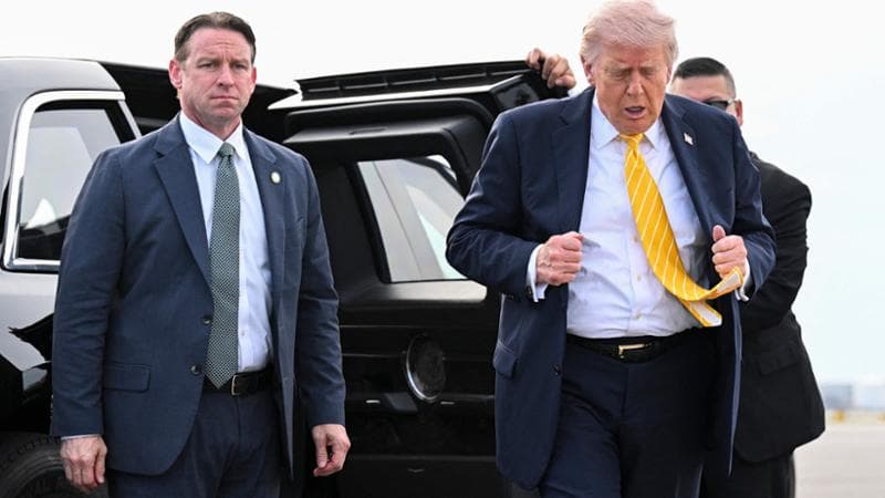 Anteprima: Trump: “Liberiamo le navi da Hormuz”. E intanto tratta con l’Iran