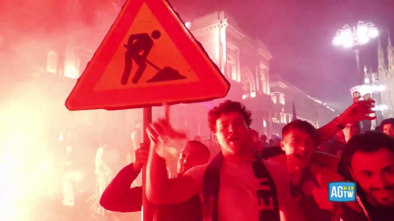 Scudetto Inter, cori, fuochi ma anche tifosi che divellono un cartello stradale: "Ce l'abbiamo noi"