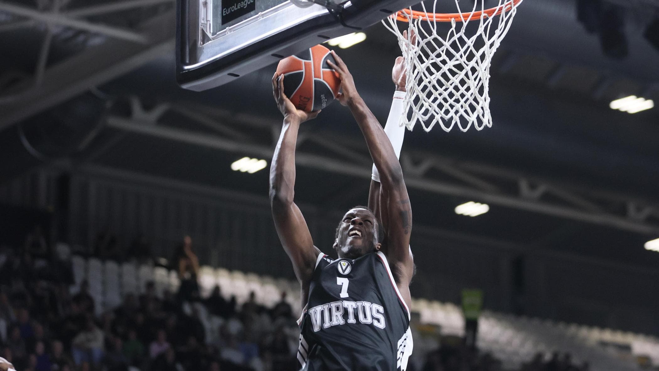 Basketbolda Bologna birinci. Sassari A2'ye düştü