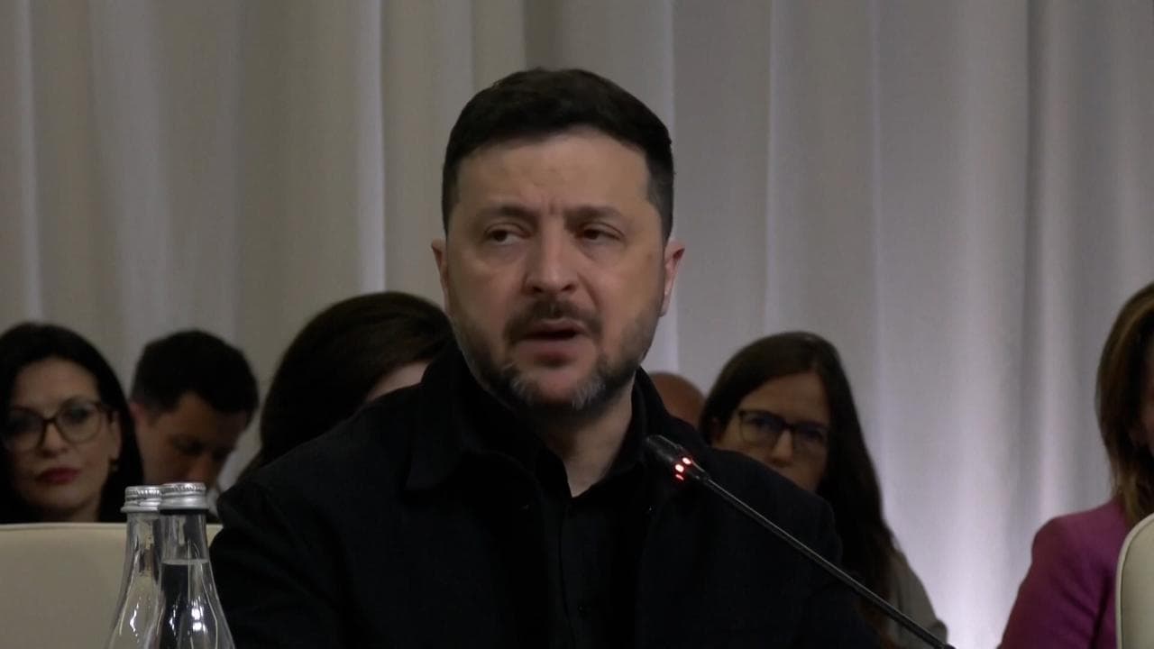 Ucraina, Zelensky: "In estate Putin deciderà se continuare la guerra o trattare, ora è debole"