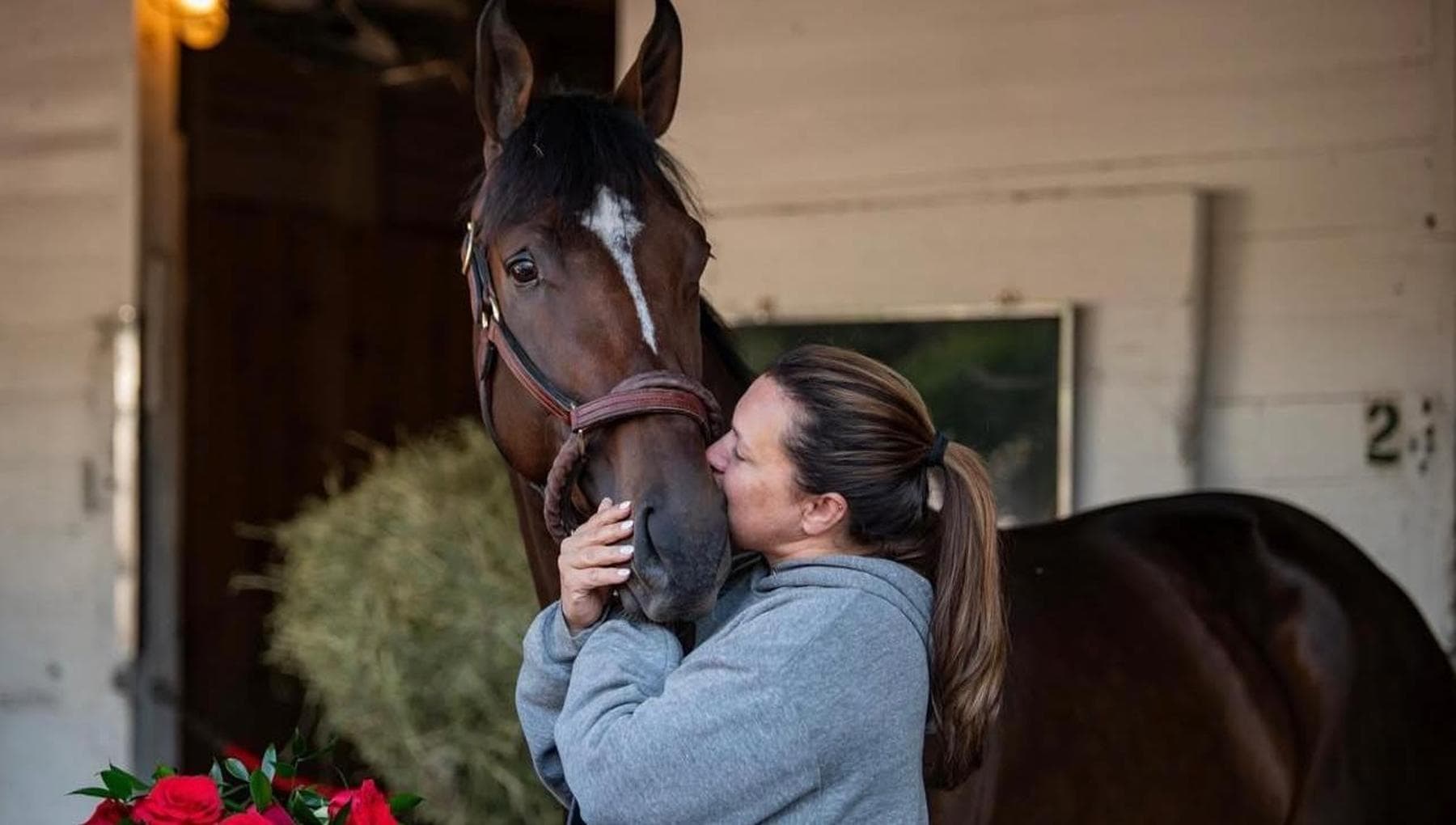 Cherie DeVaux rompe il soffitto: prima trainer donna a vincere il Kentucky Derby - la Repubblica