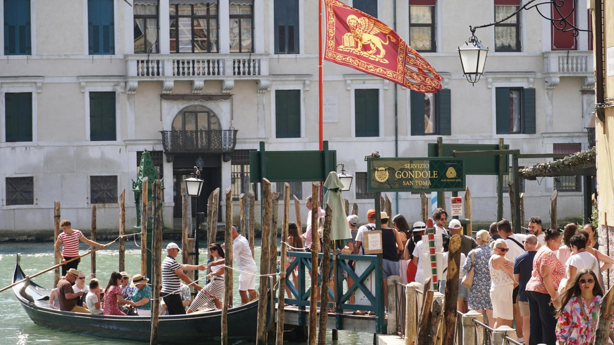 Venezia, in tre cadono in acqua: morto un ragazzo di vent’anni