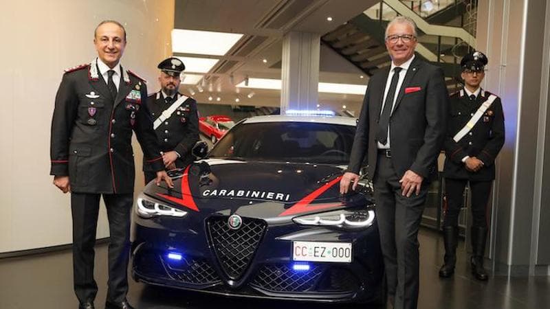 Carabinieri Genel Komutanı General Salvatore Luongo ve Alfa Romeo CEO'su Santo Ficili