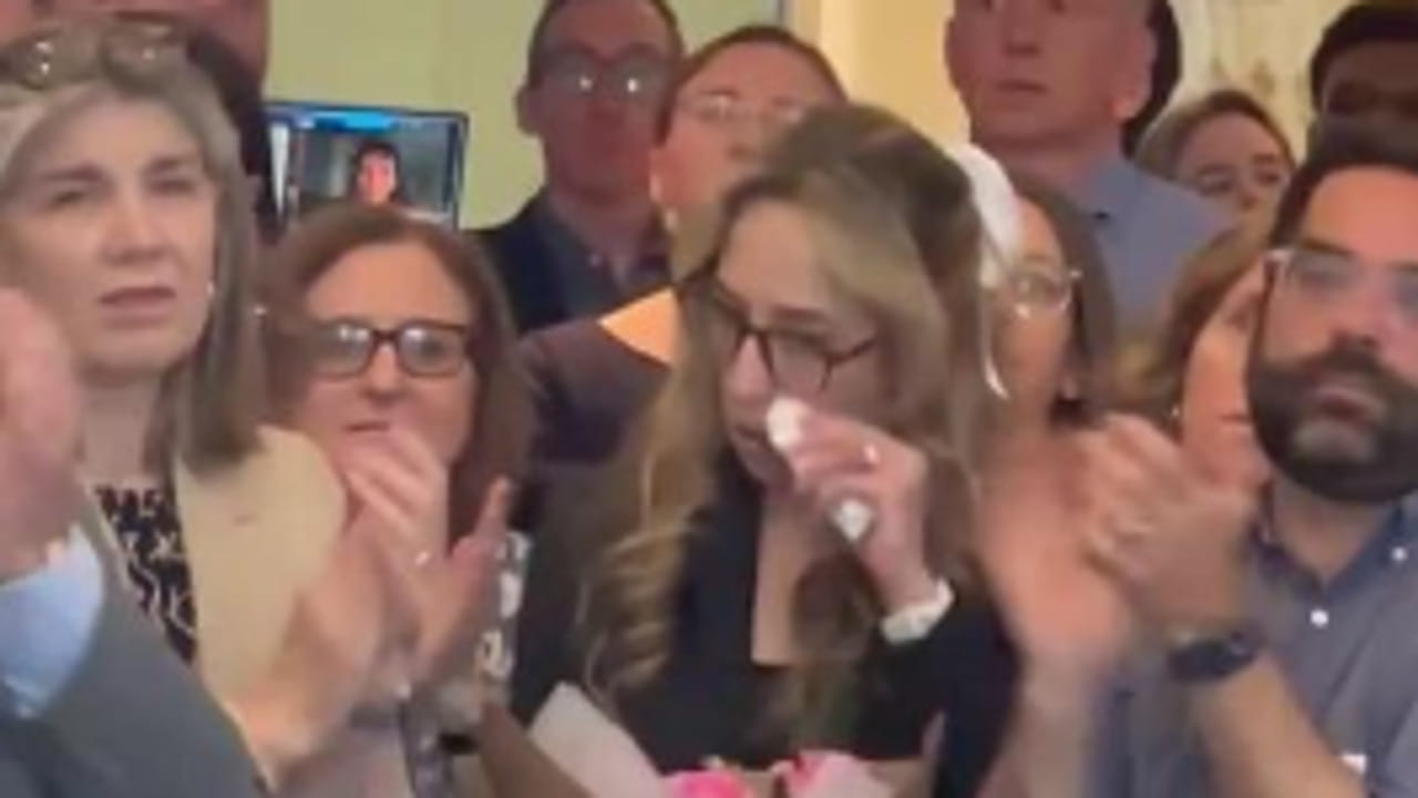 Premio Pulitzer, la giornalista Hannah Natanson si commuove all'annuncio del riconoscimento