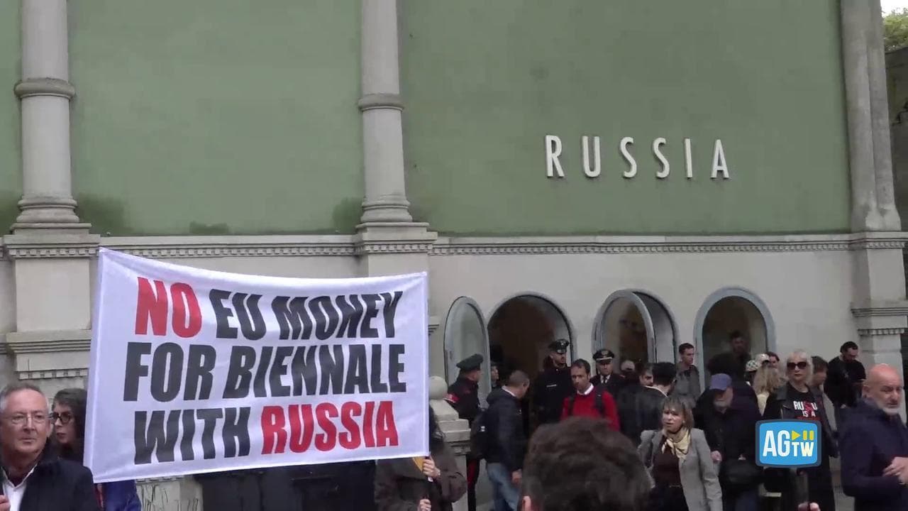 Biennale Venezia, la protesta di artisti dissidenti russi e ucraini