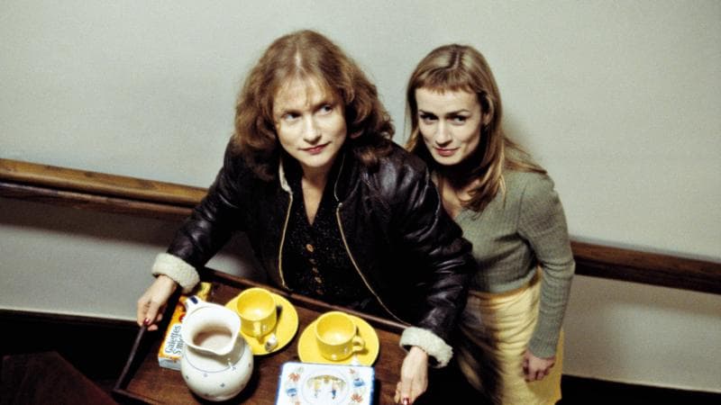 Sandrine Bonnaire e Isabelle Huppert in&nbsp;Il buio nella mente (1995) di Claude Chabrol
