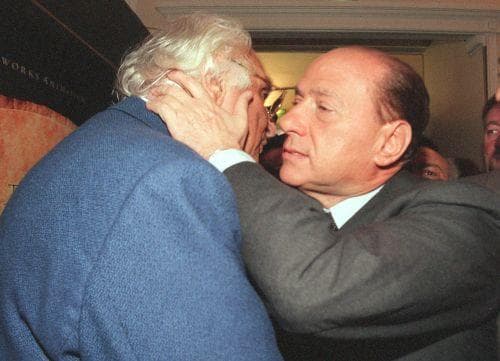 Un busto in onore di Pannella alla Camera a dieci anni dalla sua scomparsa, Forza Italia sorprende i partner di coalizione.2