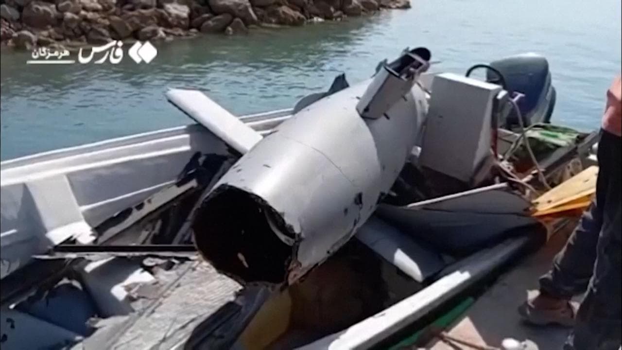 Stretto di Hormuz, il recupero del drone Usa abbattuto: il video diffuso da Teheran