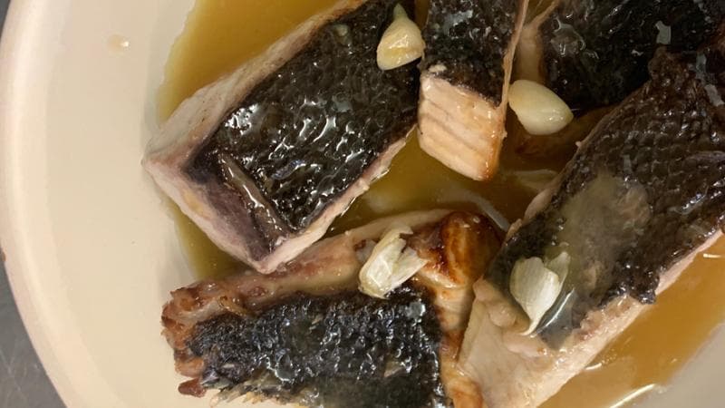 Pil pil, la salsa basca che ondeggia sui pesci