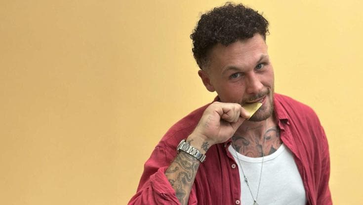 “Mr. Oro” e la tv che nasconde il disagio