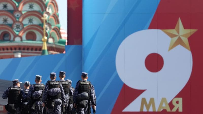 Anteprima: Mosca blindata prepara la festa ma Zelensky minaccia la parata