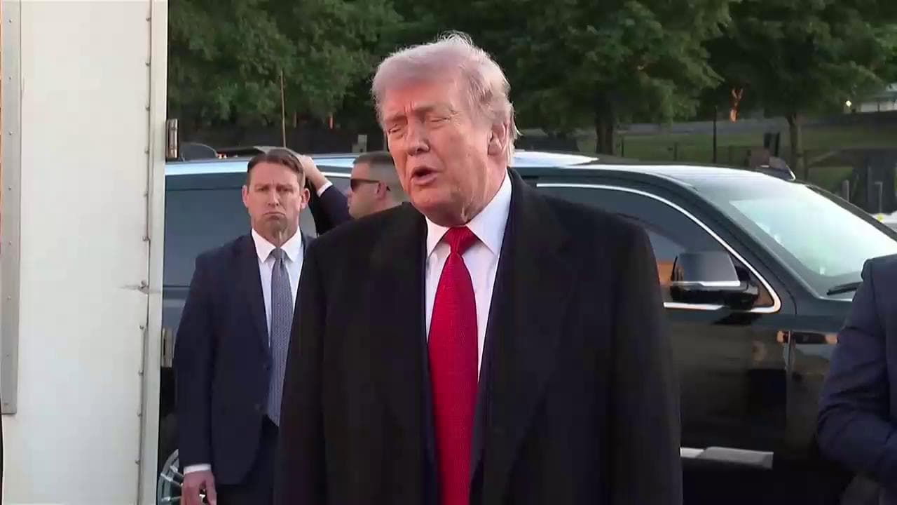 Scontri Stretto Hormuz, Trump: "Ci hanno sparato, spazzati via in 2 minuti. Cessate il fuoco resta"
