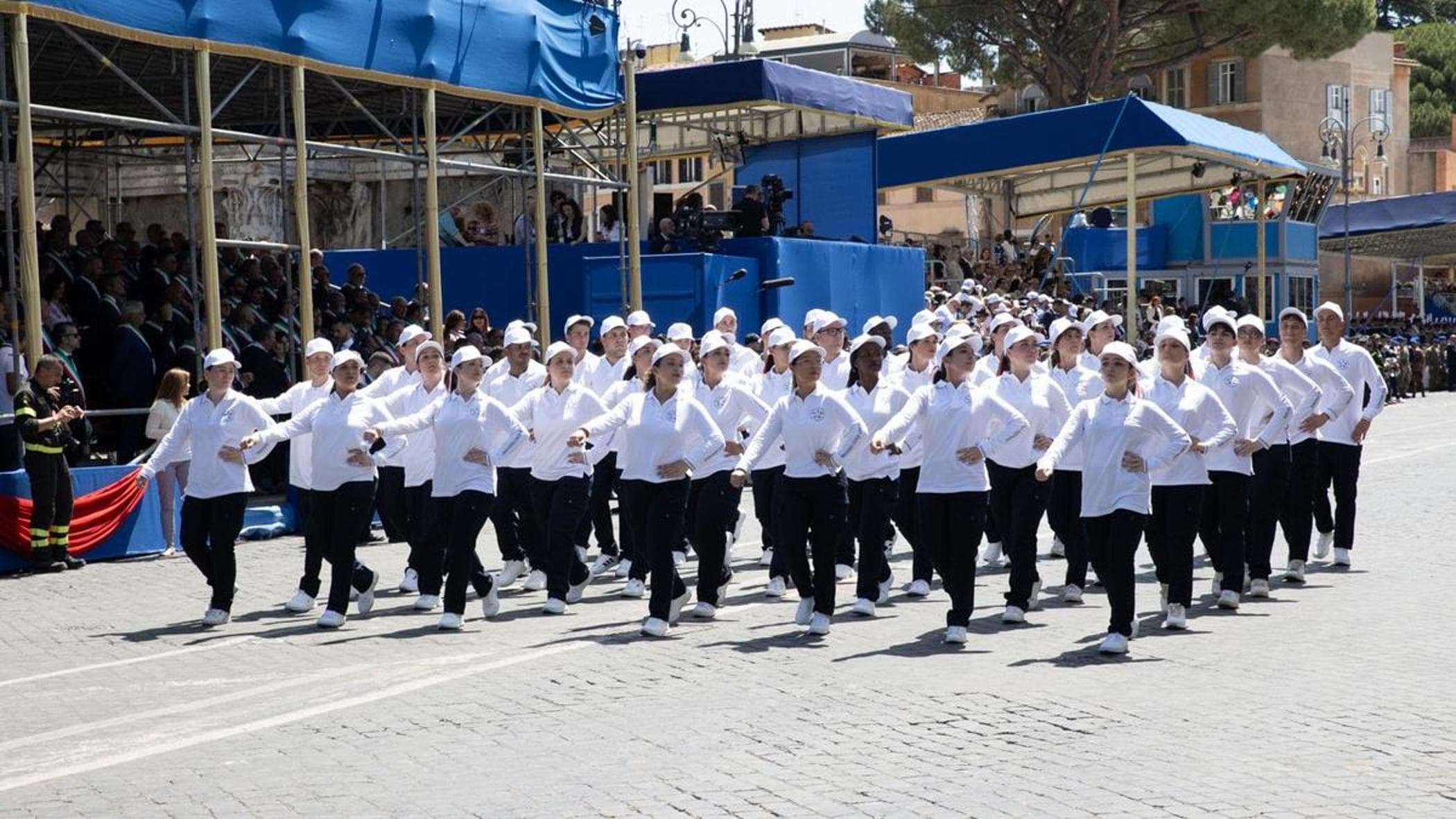 I volontari del servizio civile si rifiutano di marciare alla sfilata del 2 giugno: “Non siamo militari”