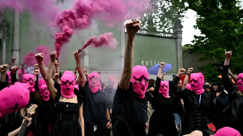 Venezia, 6 maggio: la protesta di Pussy Riot e Femen davanti al padiglione russo