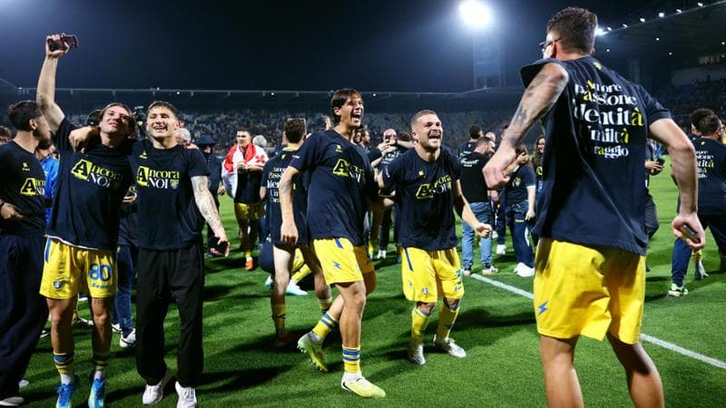 Il Frosinone torna in A, Monza ai play-off. Spareggio per non retrocedere tra Sudtirol e Bari