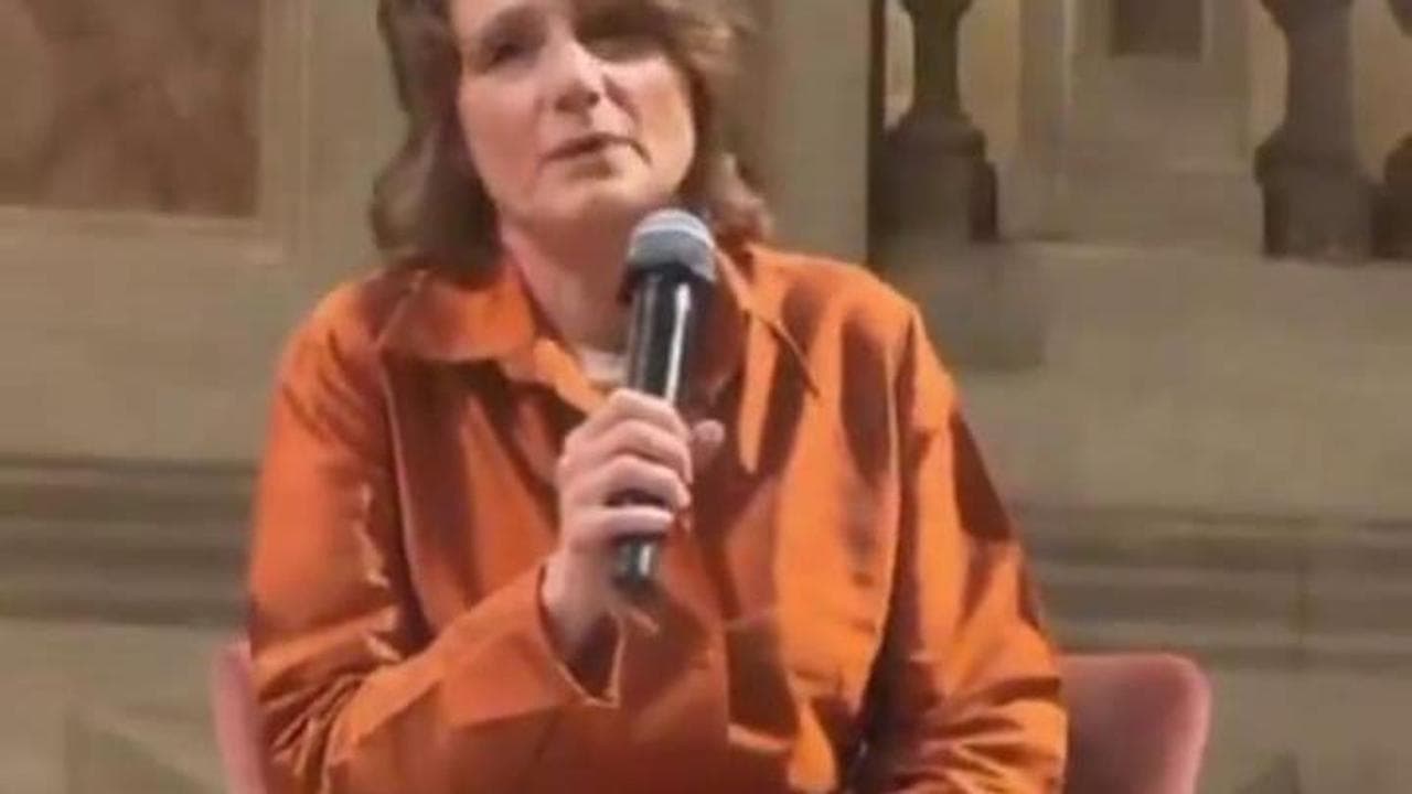 Bonetti dopo la mastectomia: "Il tumore entra nella vita delle donne e delle persone a loro vicine"