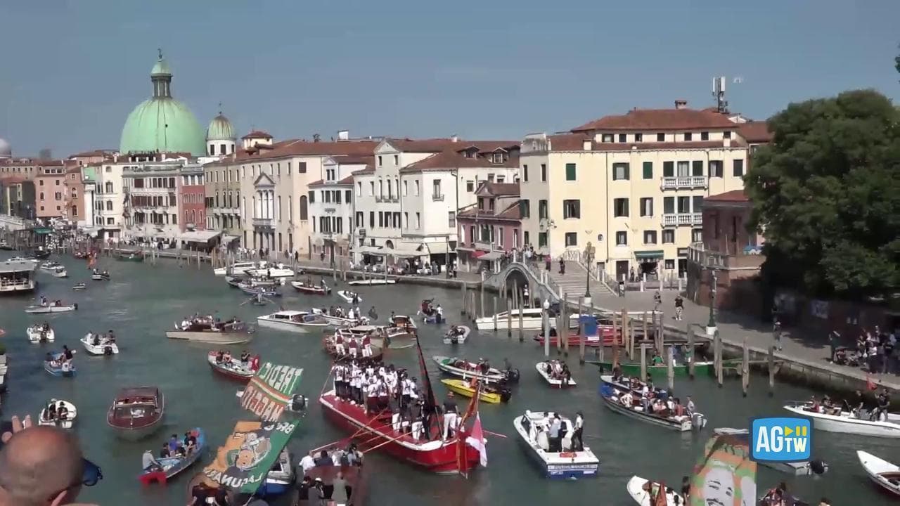 Il Venezia promosso in serie A, la festa è sul Canal Grande