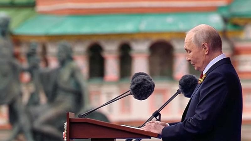 Vladimir Putin sulla piazza Rossa