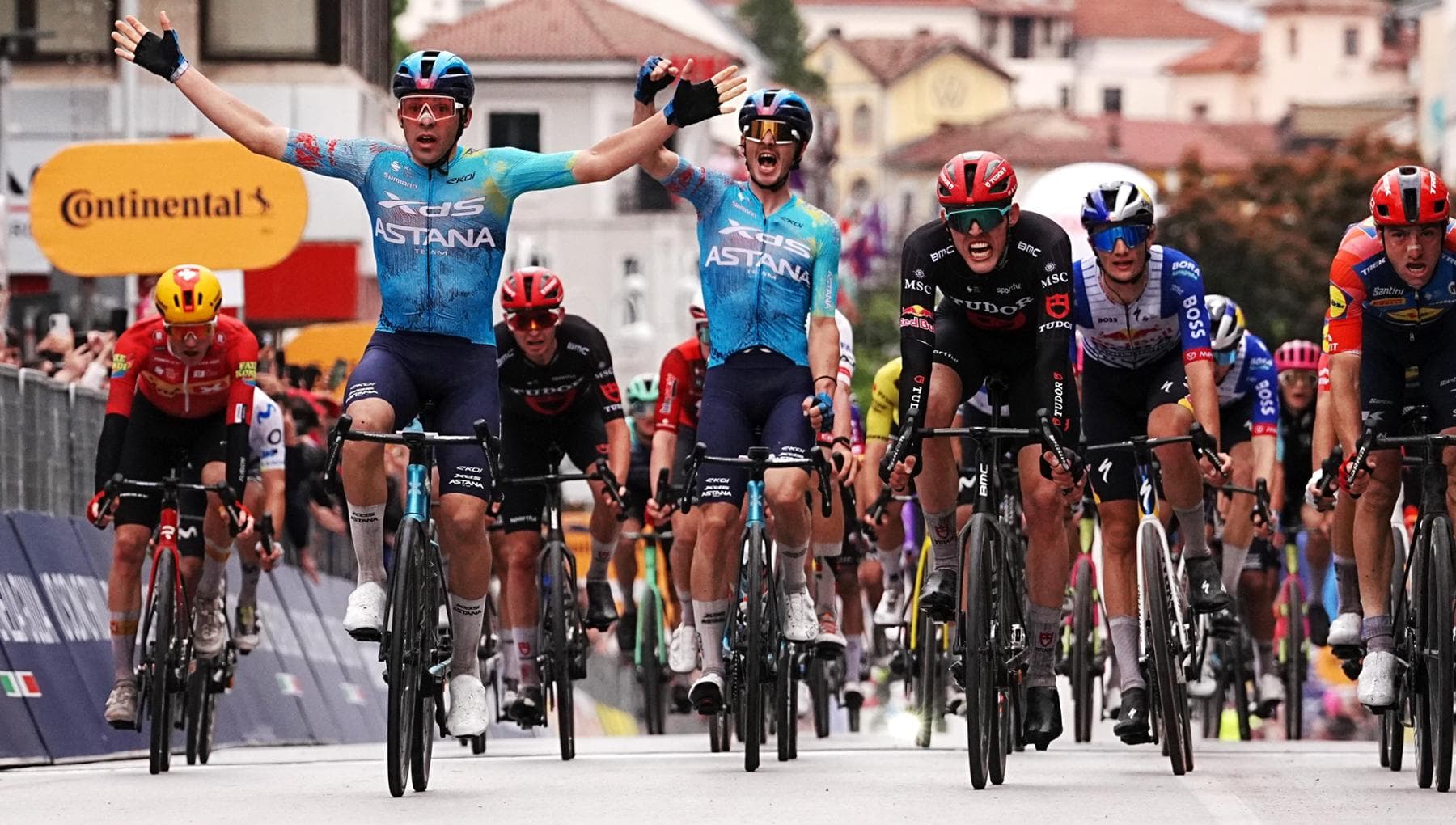 Christian Scaroni e il cartellino giallo al Giro
