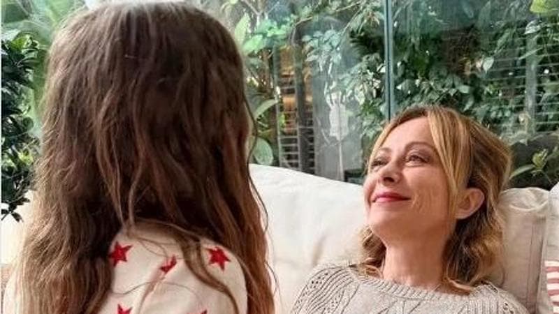 Anteprima: Festa della mamma, la foto di Meloni con la figlia. Da Salvini a Conte, gli auguri della…