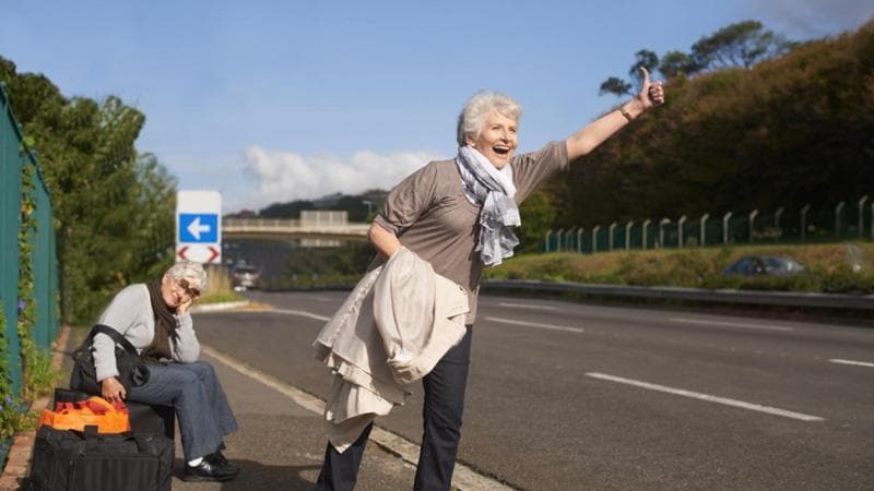 Anteprima: Autostop, ma in panchina: per i baby boomers in Svizzera arrivano le stazioni dei passagg…