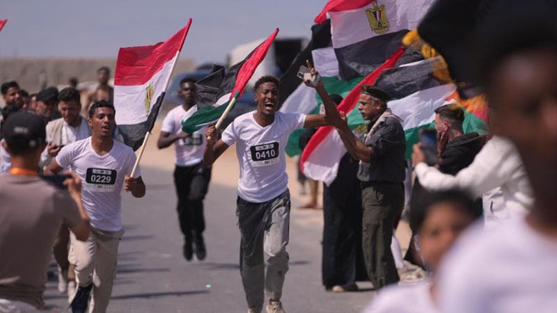 Anteprima: Gaza, la sfida di maratoneti e surfisti: “Ci riprendiamo questa terra e questo mare”