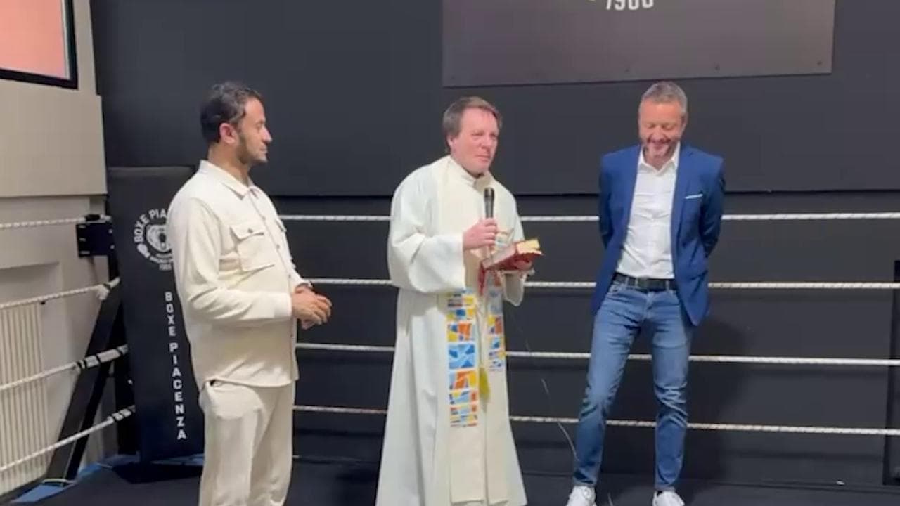 Il parroco e l'imam insieme sul ring: Vangelo e Corano per l'inaugurazione della Boxe Piacenza