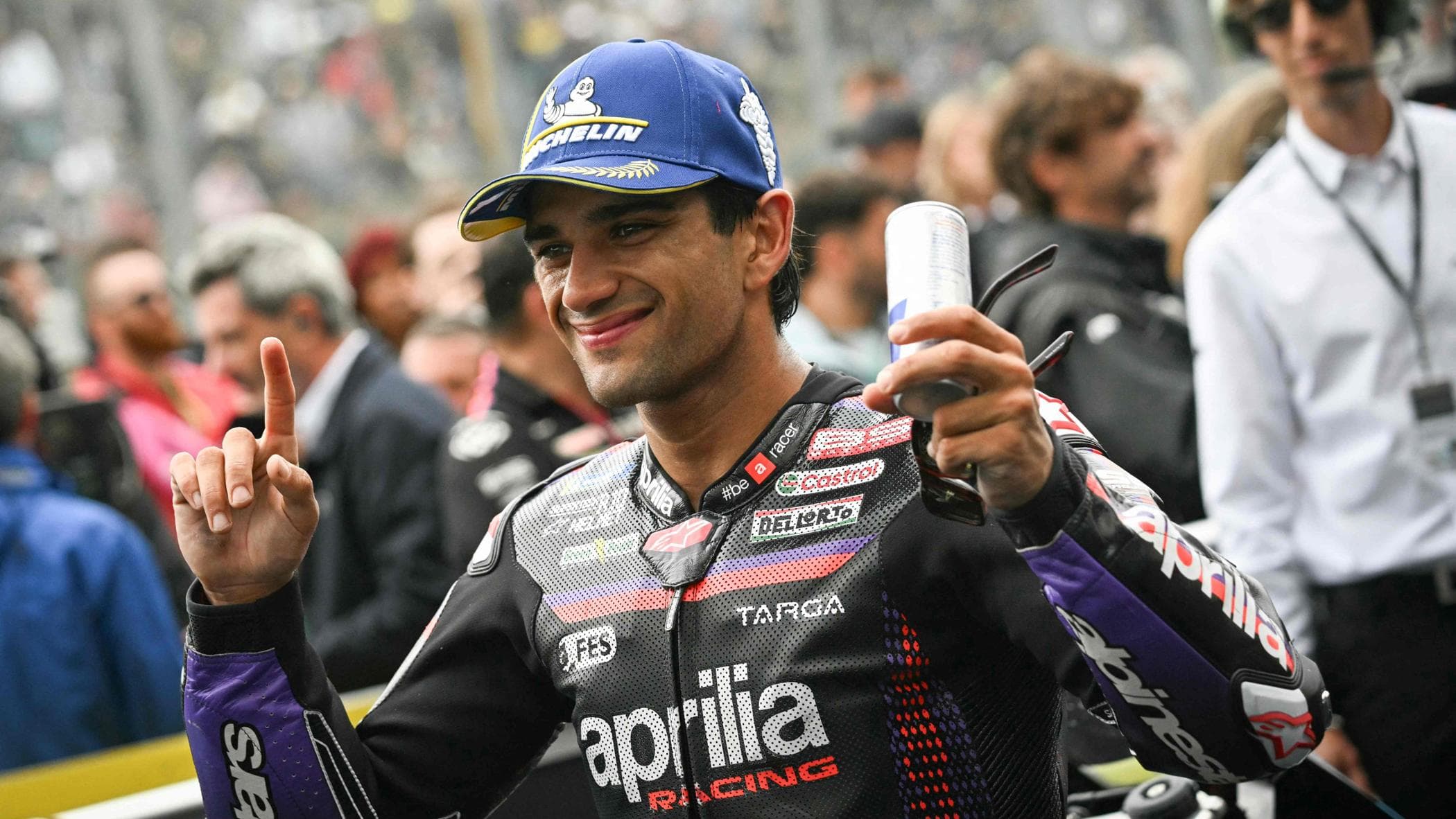 MotoGp, festa Aprilia in Francia: vince Martin davanti a Bezzecchi e Ogura. Bagnaia cade
