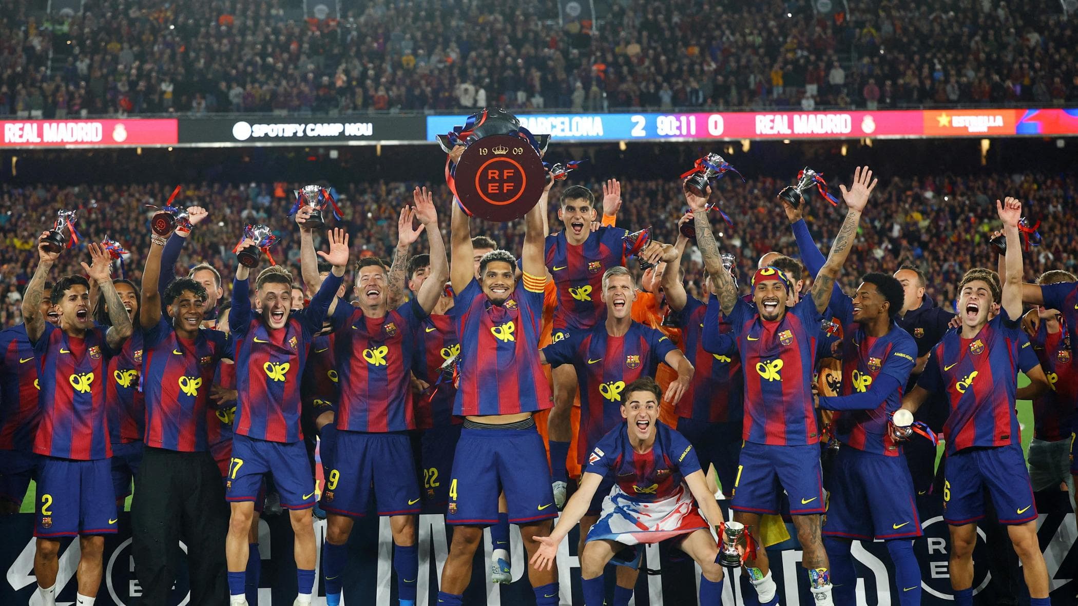 Barcellona, la notte più bella: batte 2-0 il Real Madrid e diventa campione di Spagna