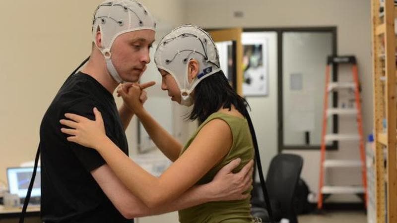 La ricerca: durante i momenti più sensuali del tango, le onde cerebrali dei danzatori si allineano.2