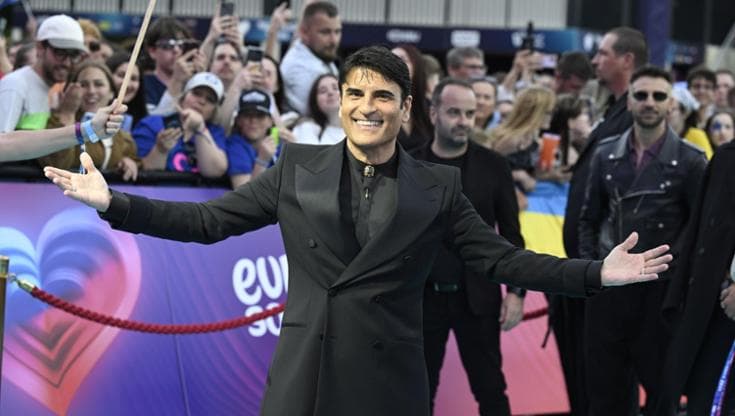 Sal Da Vinci in rappresentanza del'Italia sul tappeto turchese dell'Eurovision Song Contest, a Vienna