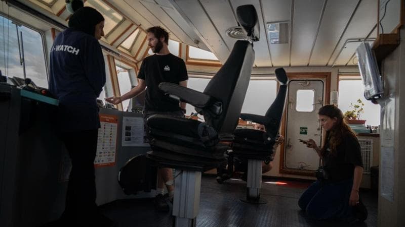 Anteprima: Raffiche di mitra dei libici contro SeaWatch5 dopo un salvataggio. L’ong: “Ci hanno spara…