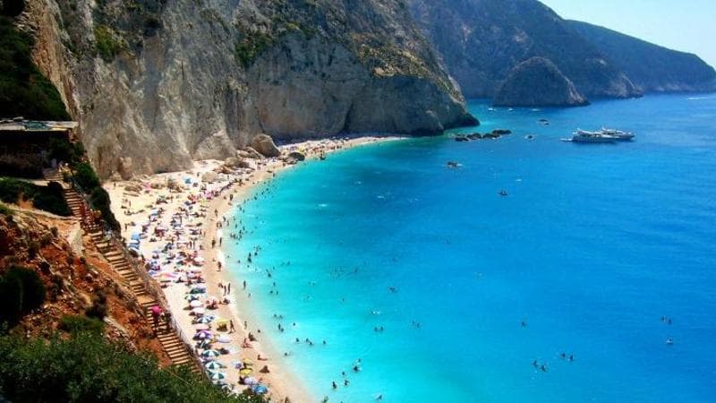 Anteprima: Un drone da guerra di Kiev nascosto vicino a Skorpios, l’isola greca di Jacqueline e Onas…