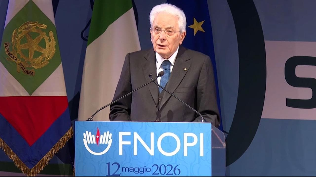 Mattarella: "Qualcuno cerca di derubricare il Covid a leggera influenza con sprezzo dei defunti"