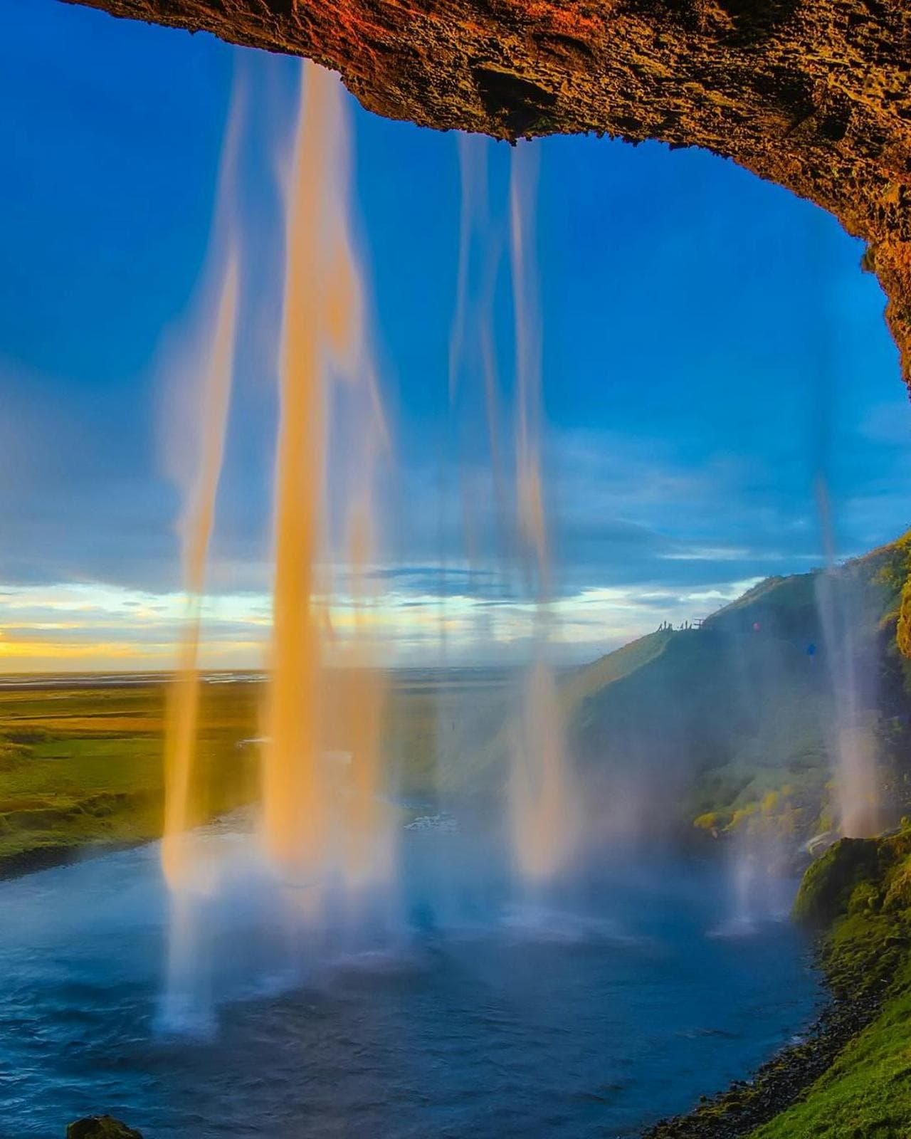La cascata Seljalandsfoss