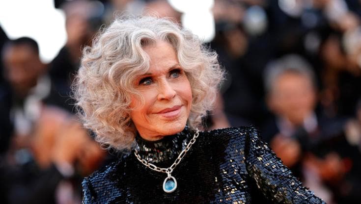 Red carpet Cannes 2026: promossi e bocciati. Le onde di Joan Collins, spuntano Romolo e Remo