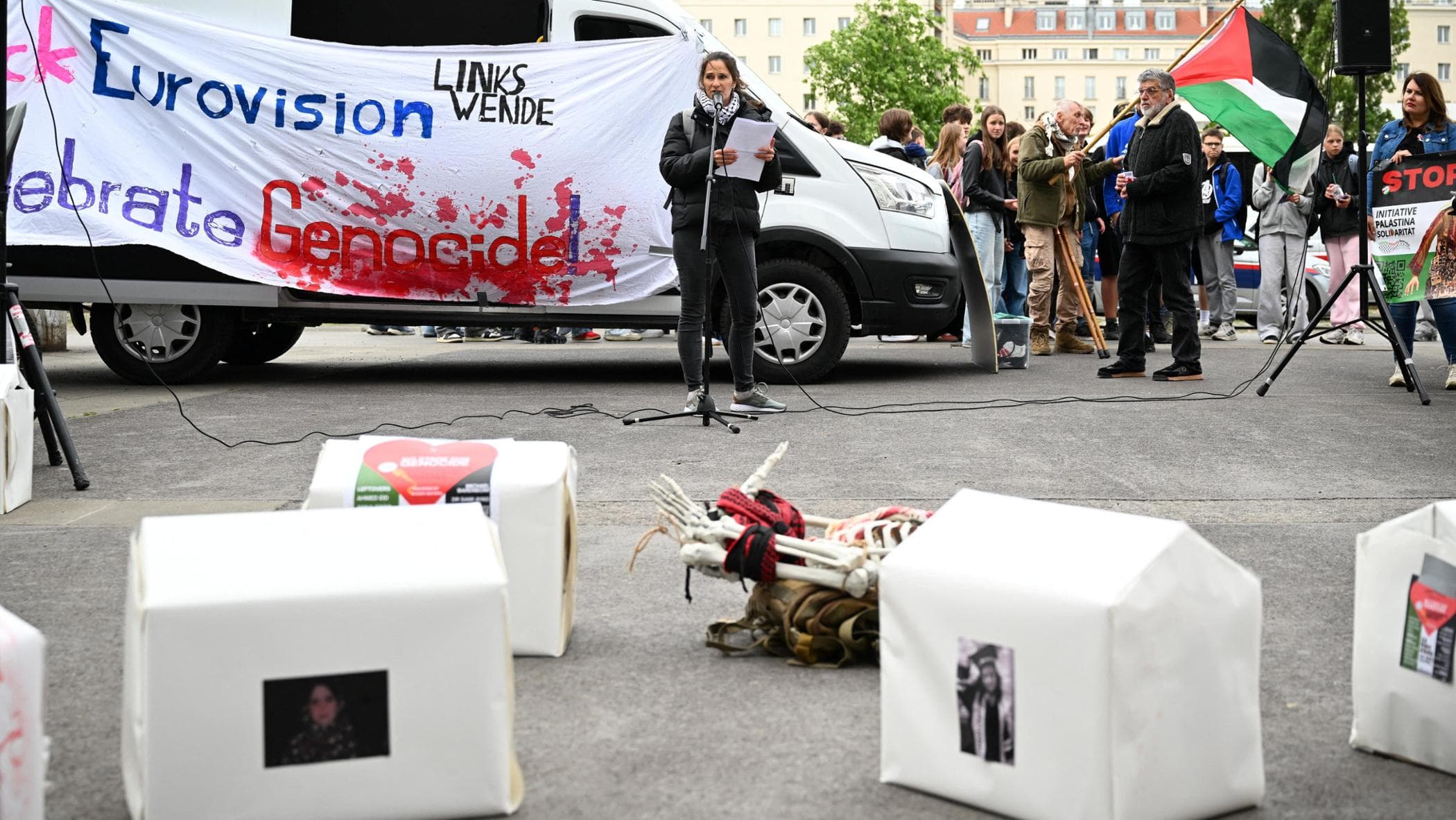 Eurovision al via: le proteste anti Israele, l’attesa per Sal Da Vinci