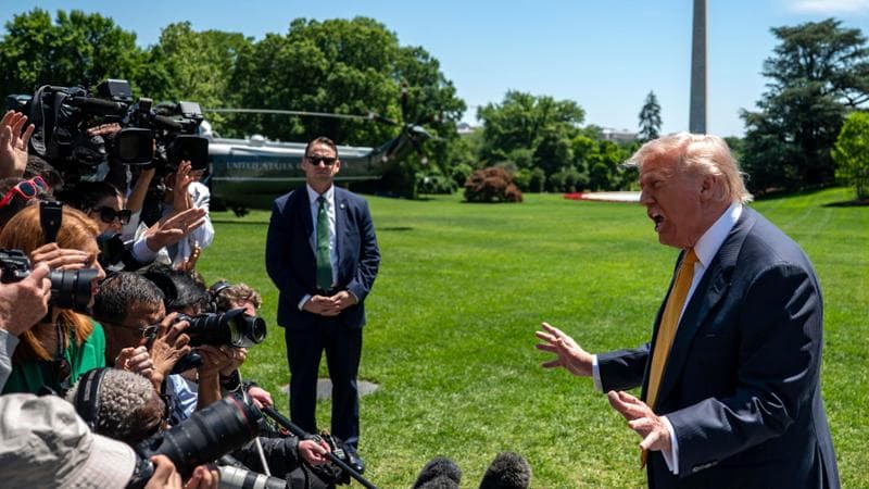 Anteprima: Trump vola a Pechino da Xi: “Siamo amici, andrà bene”. Ma studia l’attacco all’Iran