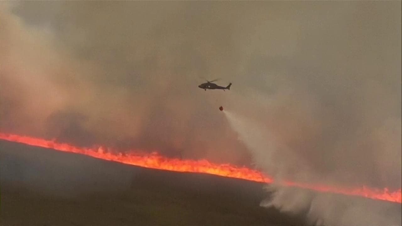 Florida, l'impressionante fronte del fuoco: bruciano migliaia di ettari di boschi nelle Everglades