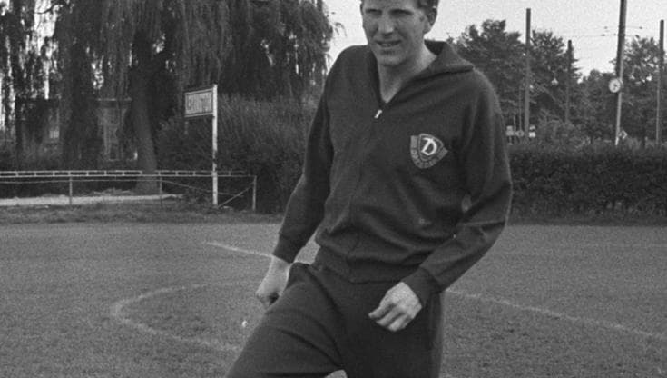 Klaus Sammer in allenamento nel 1971 con la tuta della Dinamo di Dresda. Fotografo: Hans Peter per Anefo. Fonte.