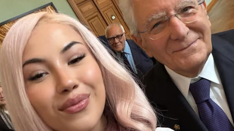 Il selfie virale di Anna Pepe al Quirinale con Mattarella