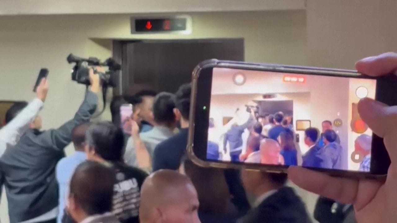 Filippine, politico ricercato si barrica in Senato: spari e urla, giornalisti in fuga
