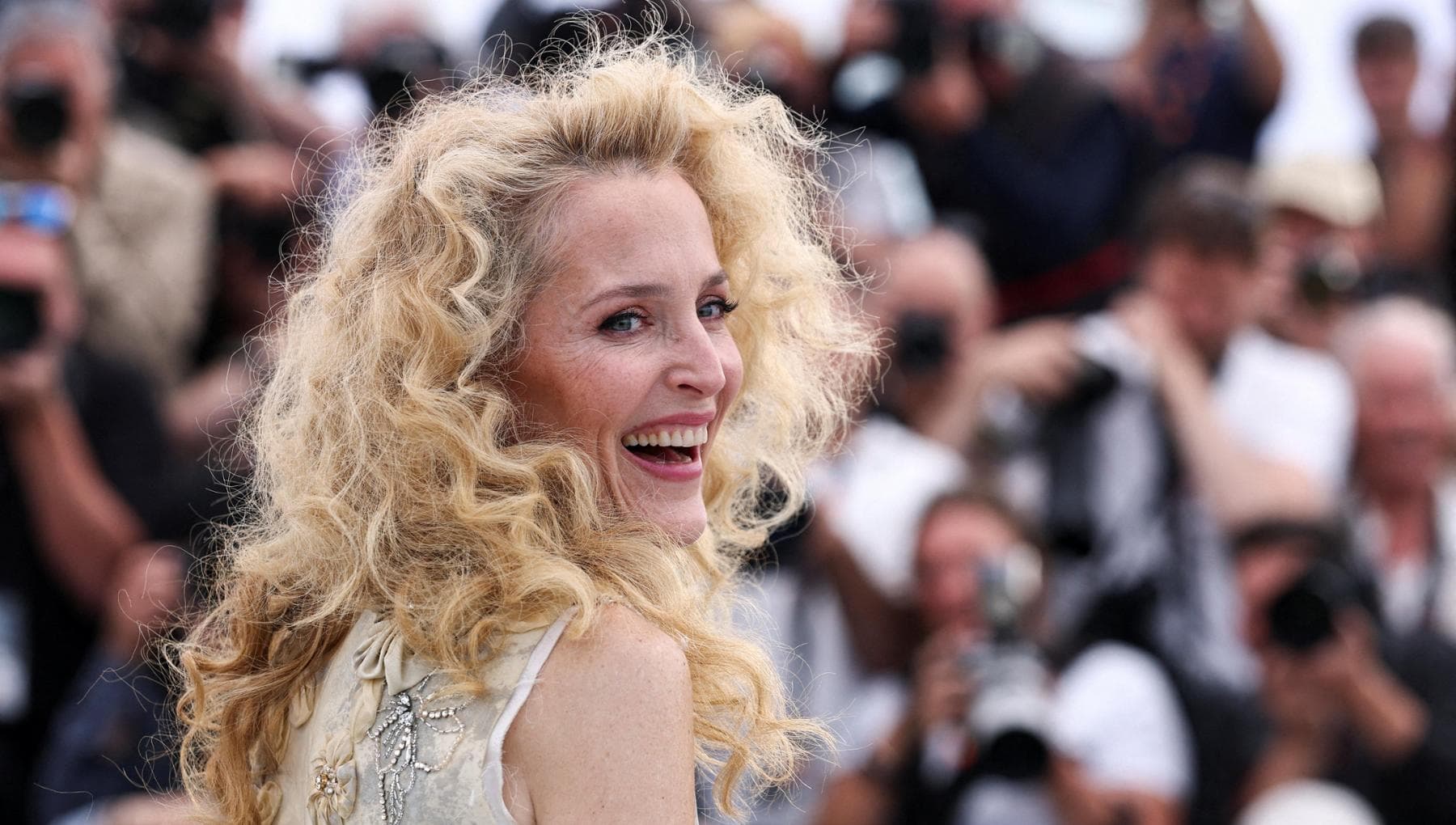 Gillian Anderson, da “X-Files” a diva horror: “Una sanguinosa storia queer che parla di identità”