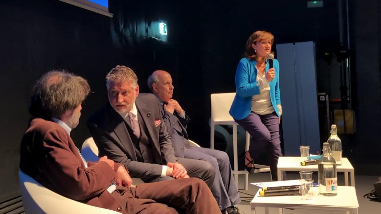 Salone del Libro, Giuli arriva in ritardo e Cacciari sbotta: "Io me ne vado"