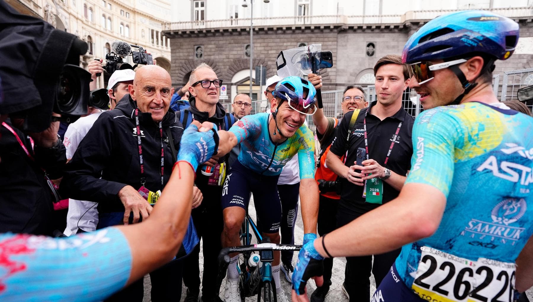 Dalla caduta spunta Ballerini, primo sprint azzurro al Giro
