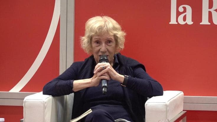 Ravera: "Cinquant'anni da 'Porci con le ali“, sono stata una martire del successo" L'integrale 
